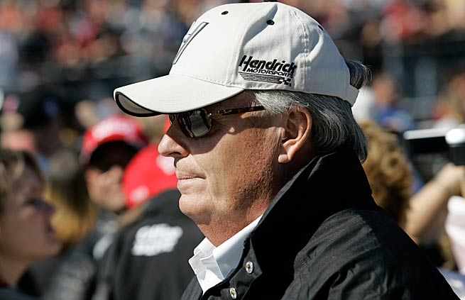 Rick Hendrick relishes winning at Martinsville to honor family and friends who died in 2004 plane crash.